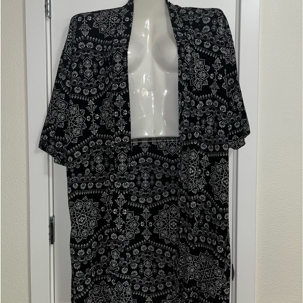 Sunny + 74 Black and White Mandala pattern Kimono